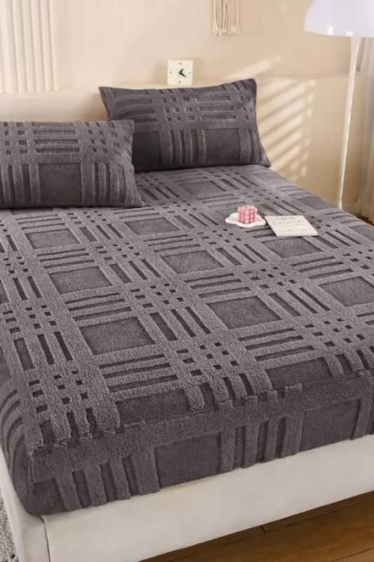 Простирадло на резинці + 2 наволочки